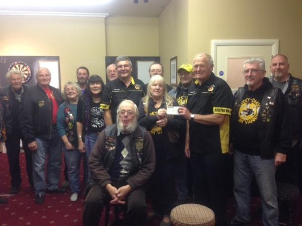 Moddey Dhoo Donates £1860.00 to Southern 100 Supporters Club