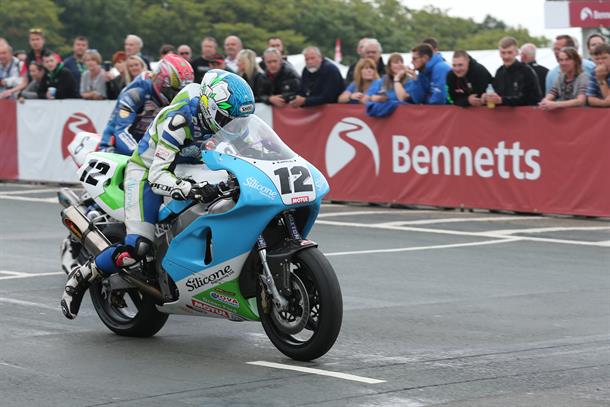 Harrison on a charge at the Classic TT as Anstey joins expanding list of contenders