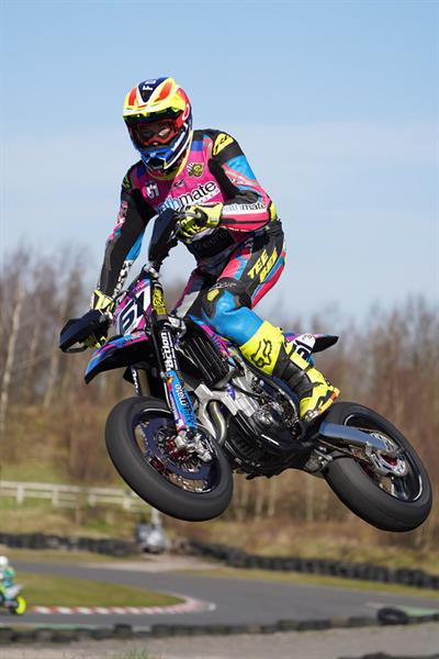 Riders All Fired Up for a Cracking Easter Weekend of Racing