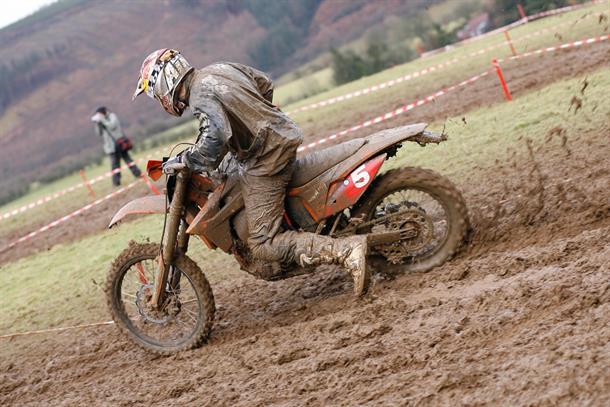 KNIGHT DOMINATES ROUND ONE