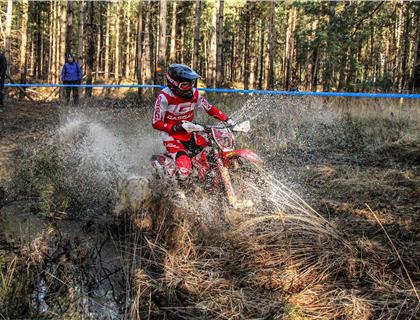 McCanney storms to BEC opener win