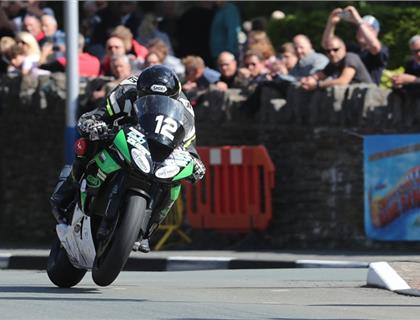 James Chawke claims Junior Manx Grand Prix Race win in dramatic race