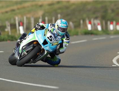 Harrison Smashes 17-minute Barrier in Superbike Qualifying