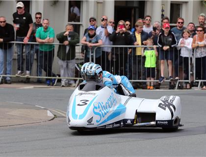 Saturday qualifying report – Sidecars