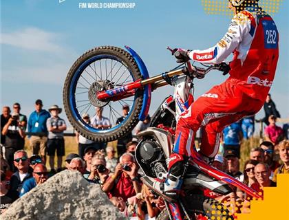 FANS FLOCK TO TRAC MON CIRCUIT ANGLESEY FOR TRIALGP OF GREAT BRITAIN
