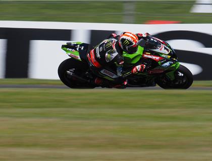 Rea wins dramatic red-flagged Tissot Superpole Race!
