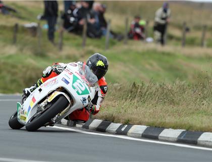 Anstey rips up the record books in Dunlop Lightweight Classic TT Race win