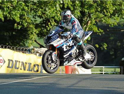 Harrison and Dunlop top leaderboard in record breaking opening Isle of Man TT Superbike session
