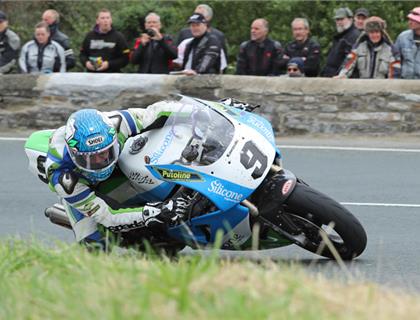 Harrison takes impressive win in sensational Superbike Classic TT Race