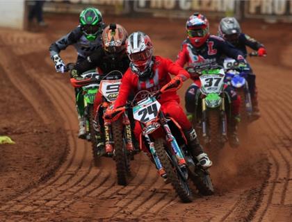 Searle and Vaessen win at Desertmartin