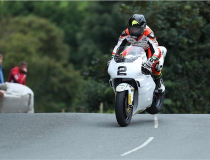 ‘Manannan’s cloak’ relents as Anstey tops the board in second Classic TT qualifying session