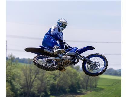 Perrett is on the gas, not the mic and Farleigh Castle Vets MX