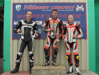 Atkinson takes a slender advantage going into final round!