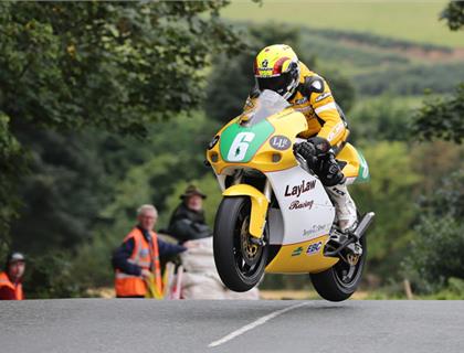 DUNLOP AGAIN PROVES HE’S THE MAN TO BEAT IN SUPERBIKE CLASSIC TT