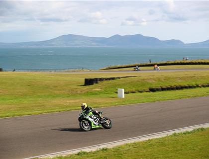No Limits Racing lights up Anglesey as mixed conditions test the grid