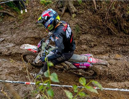 Jane Daniels Womens World Enduro Champion takes on the Beach Race