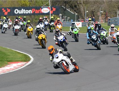 Wirral Hundred: Devine and Patterson Share 600 Honours at Oulton Park