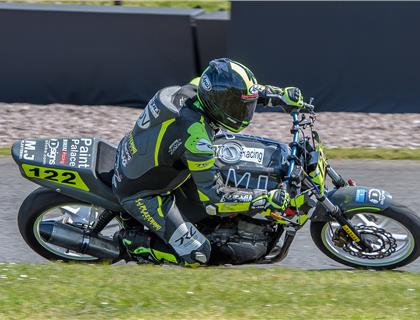 SUNSHINE AND FANTASTIC RACING AT ROUND 2, DARLEY MOOR