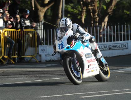 Rutter Breaks His Own Lap Record in SES TT Zero Race Victory