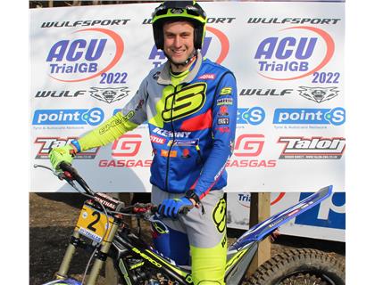 Peace and Martyn Share Championship Lead