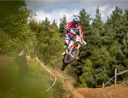 Holcombe storms to Natterjack BEC win