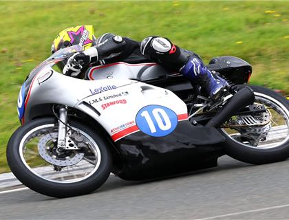 JORDAN TAKES FIRST MOUNTAIN COURSE WIN IN HISTORIC JUNIOR CLASSIC TT