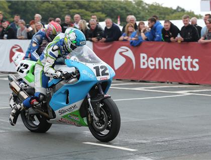 Harrison on a charge at the Classic TT as Anstey joins expanding list of contenders