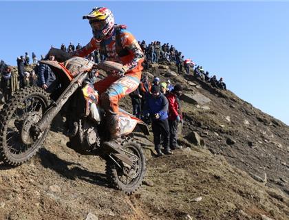 Walker Warms Up Chilly Cowm with Victory at British Extreme Enduro Championship